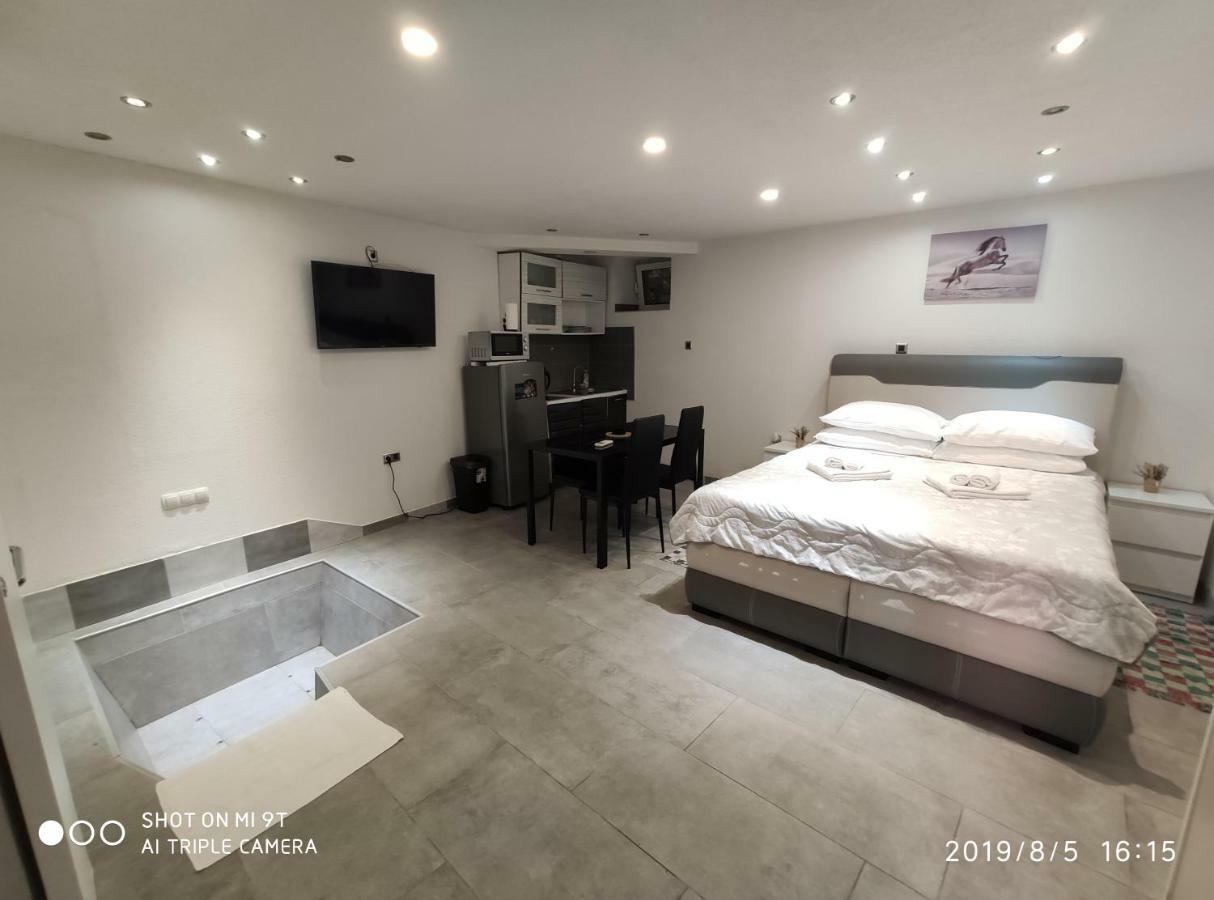 Apartament Cres Exteriör bild