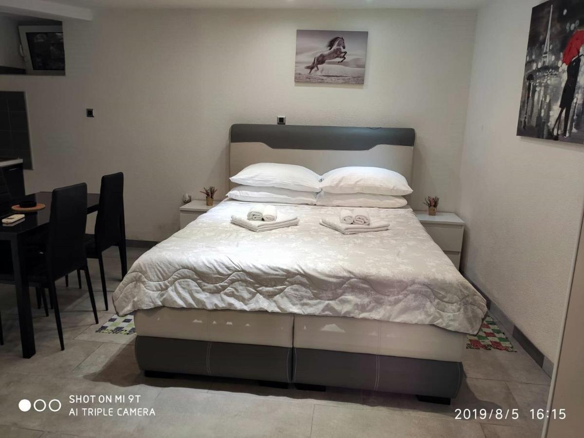 Apartament Cres Exteriör bild